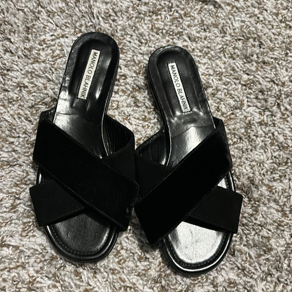 Manolo Blahnik Velvet Slides IT 36